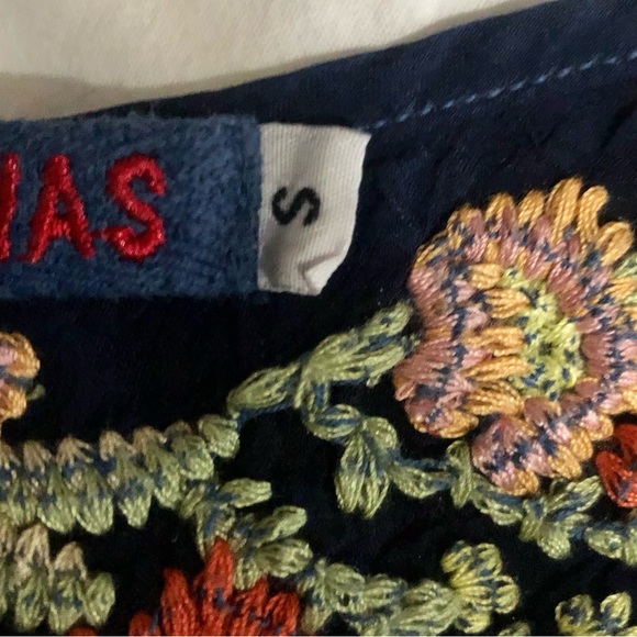 Johnny Was Blue Linen Embellished Cap Sleeve Blouse  NWOT - Picture 4 of 4